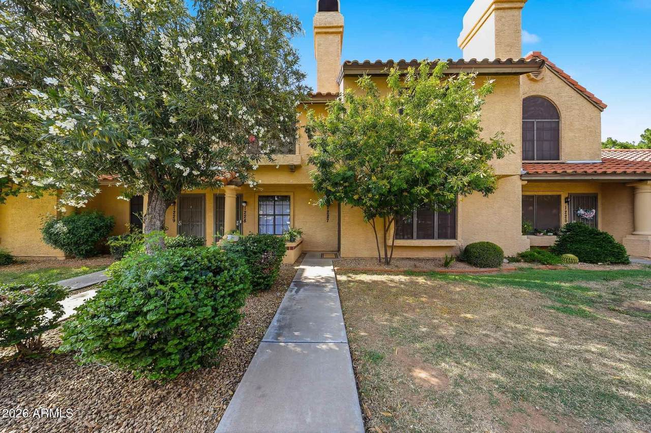 5704 Aire Libre Avenue - Photo 1