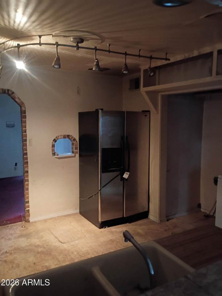 https://bt-photos.global.ssl.fastly.net/armls/1280_boomver_2_7000002-2.jpg