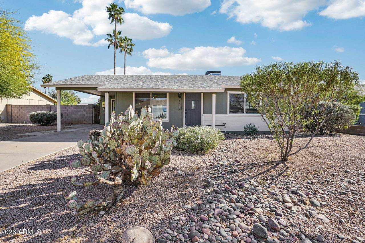 1635 Plana Avenue - Photo 1