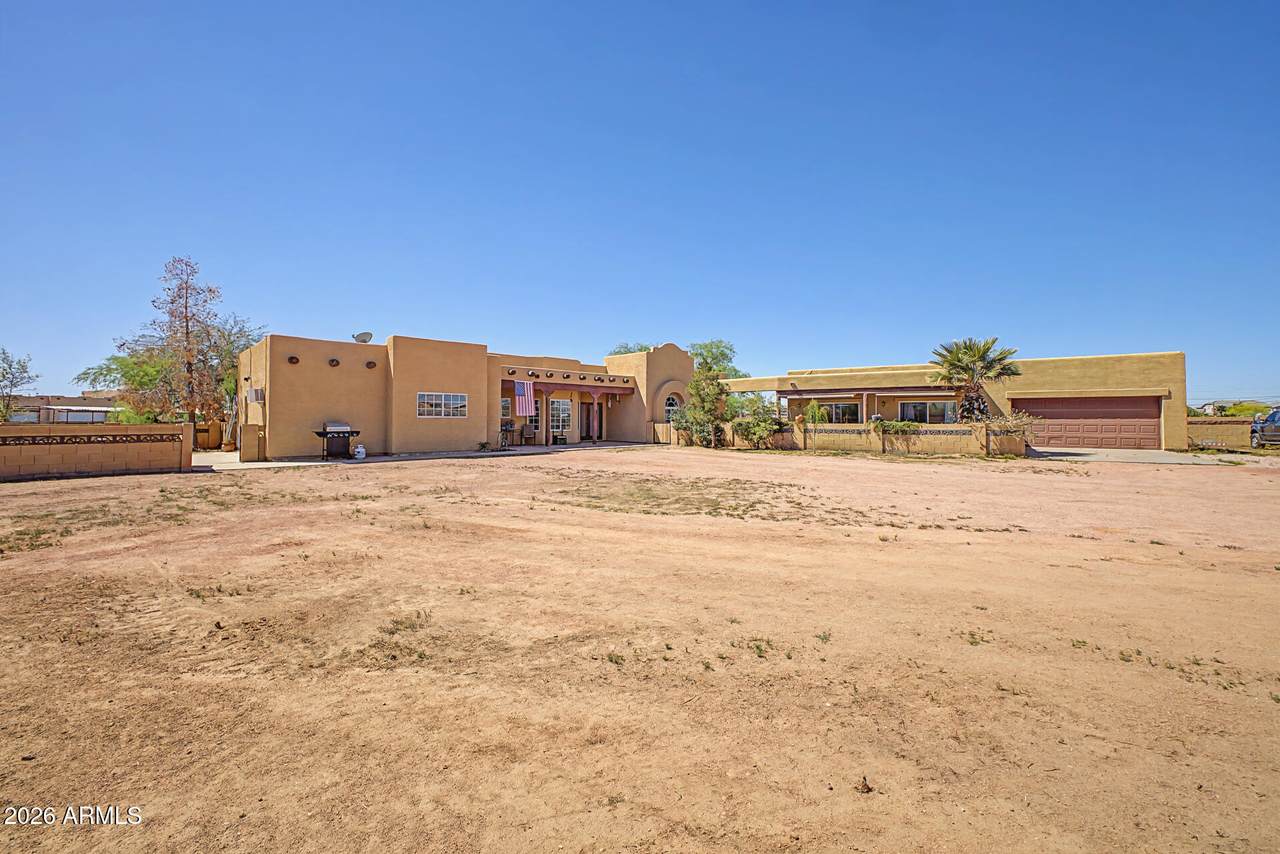 22843 Ivanhoe Street - Photo 1