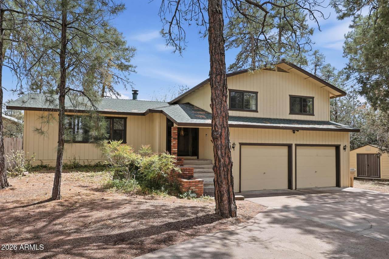 1103 Pineview Circle - Photo 1