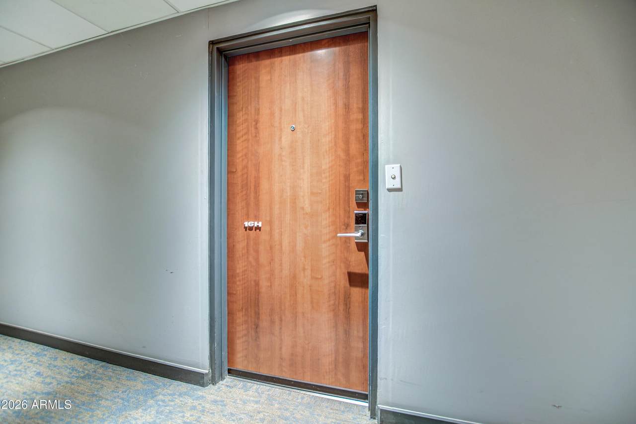 207 Clarendon Avenue - Photo 1