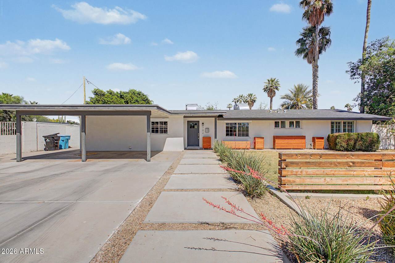 702 Rose Lane - Photo 1