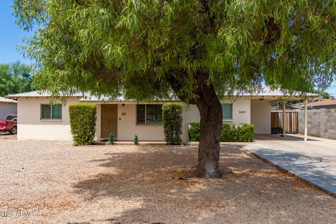 1610 College Avenue - Photo 1