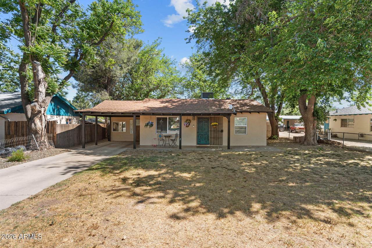 221 Cavaness Avenue - Photo 1