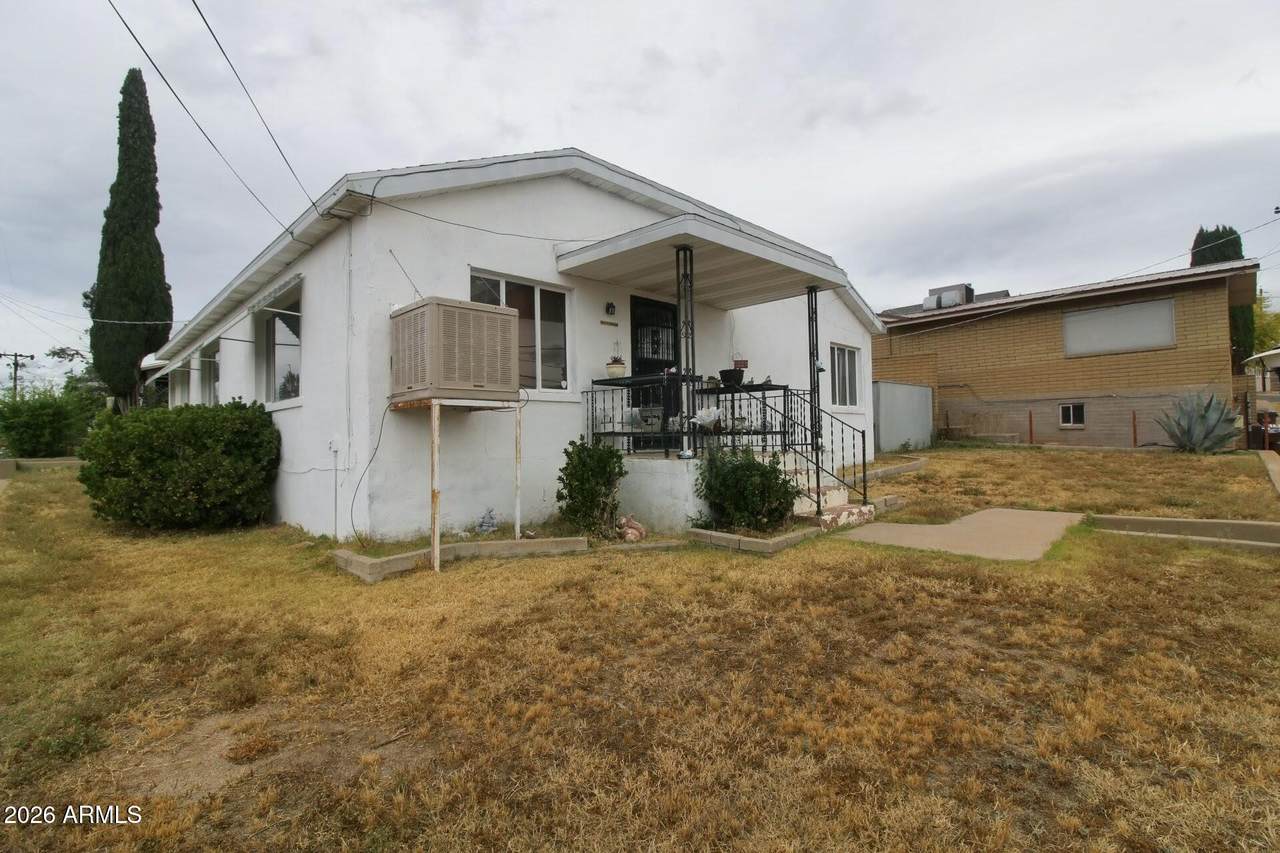 401 Cedar Street - Photo 1