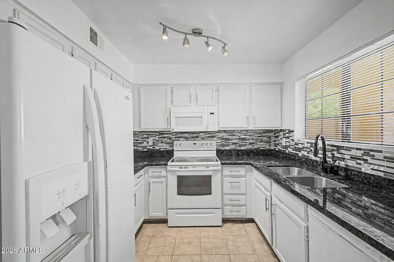 455 Mesa Drive - Photo 1