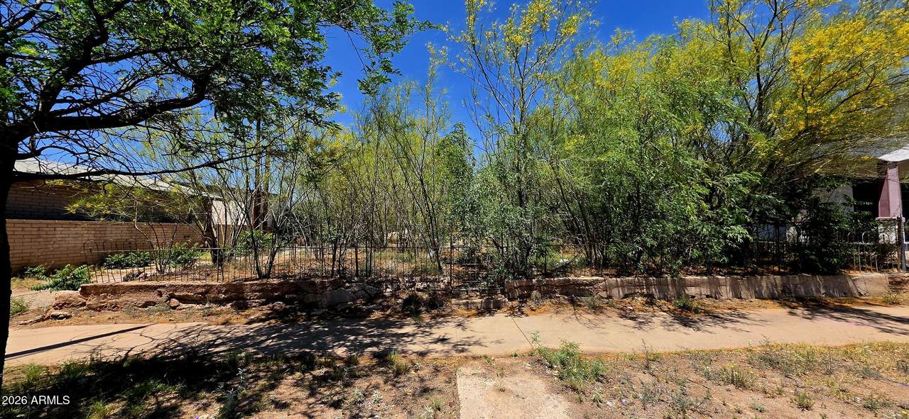 626 7TH Street - Photo 1