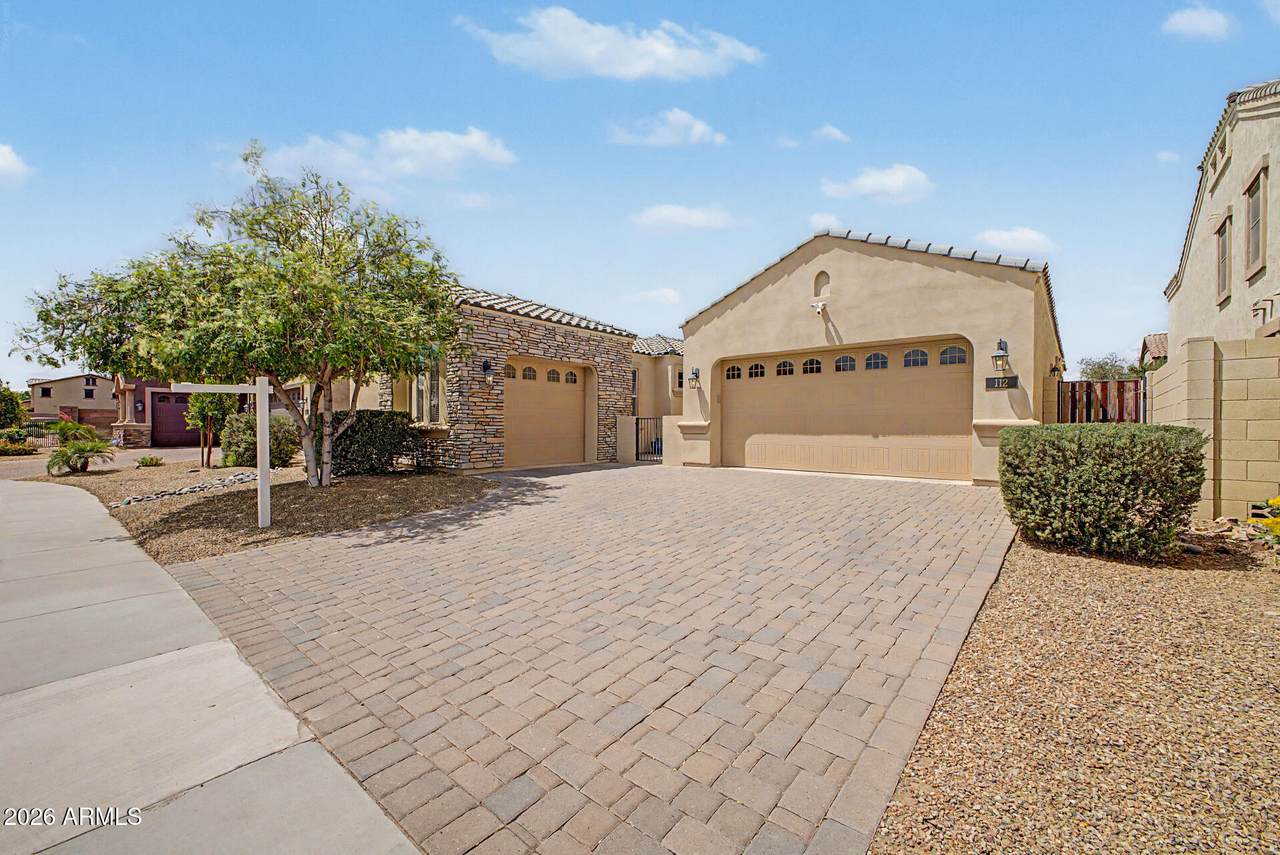 112 Crescent Place - Photo 1