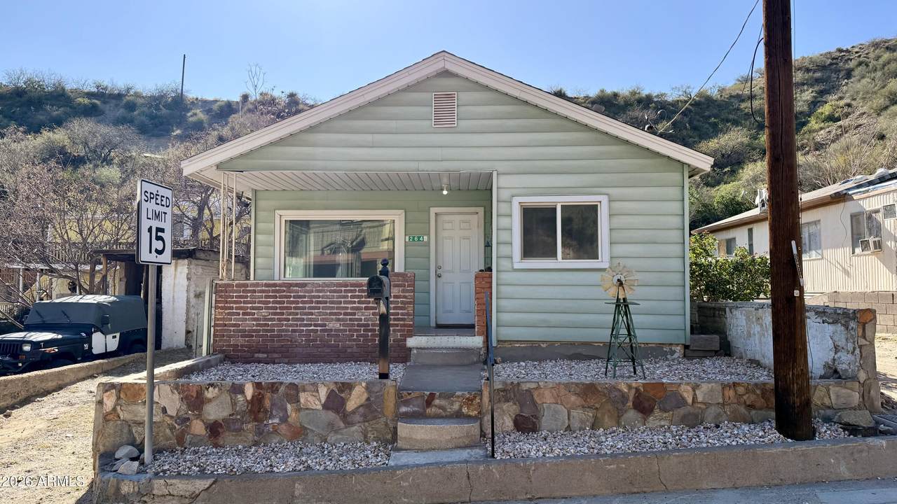 264 Chisholm Avenue - Photo 1
