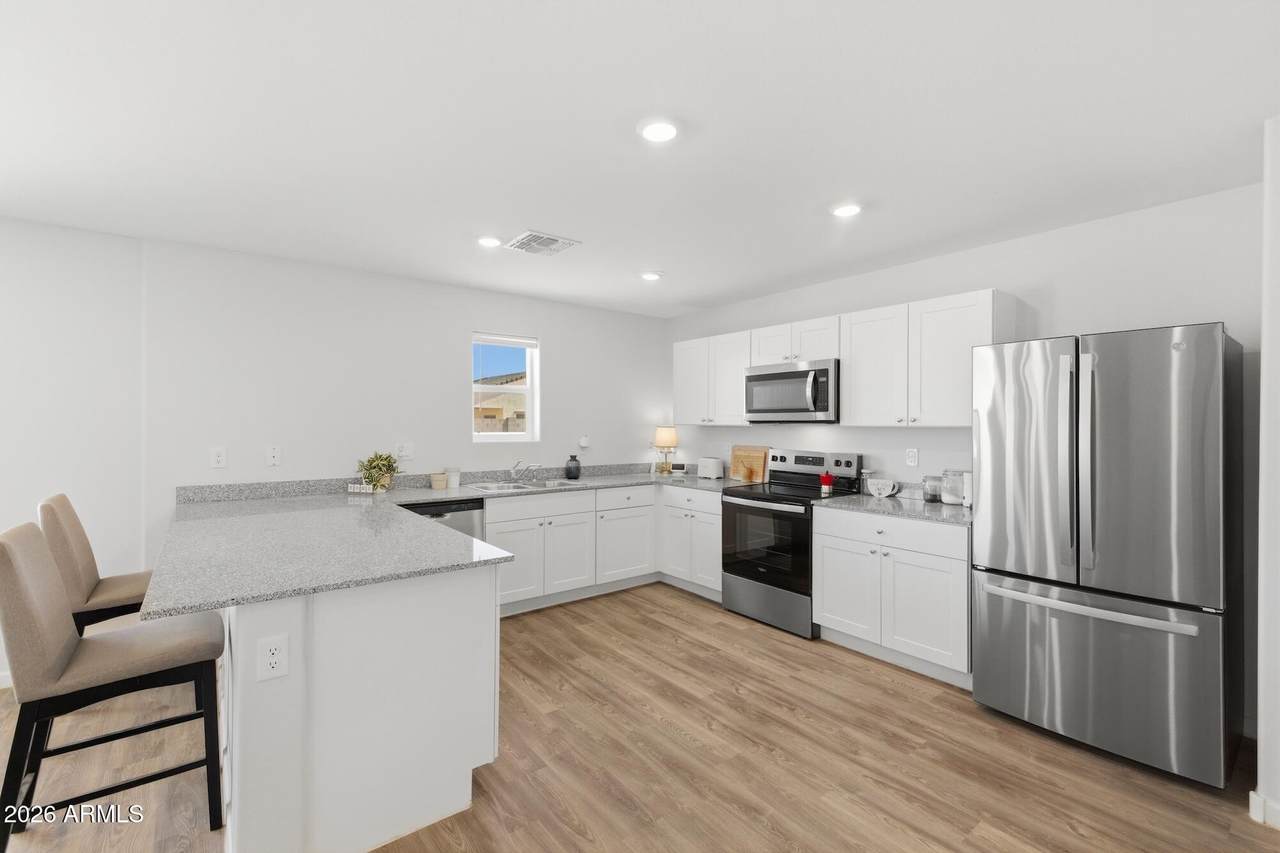 https://bt-photos.global.ssl.fastly.net/armls/1280_boomver_1_7026577-2.jpg