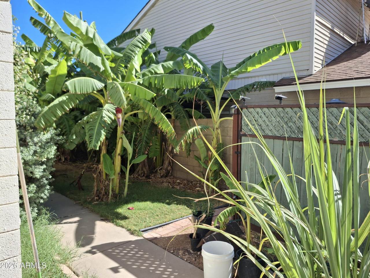 https://bt-photos.global.ssl.fastly.net/armls/1280_boomver_1_7026777-2.jpg