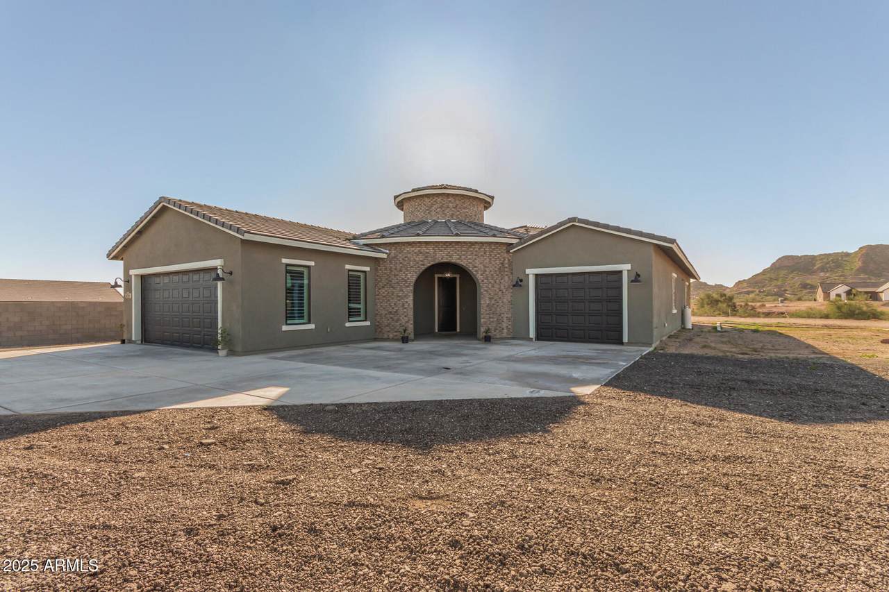 27482 Freedom Street - Photo 1