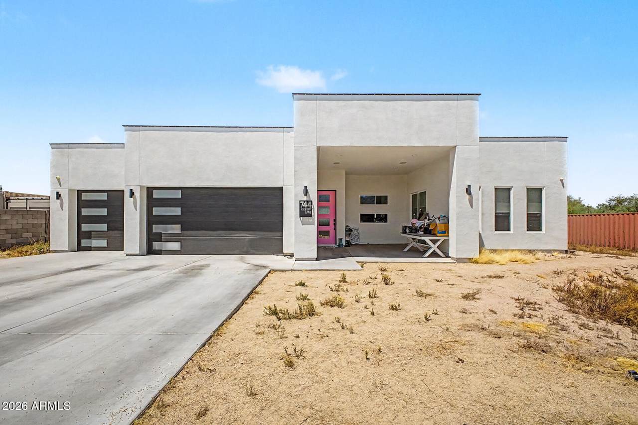 744 Desert Lane - Photo 1