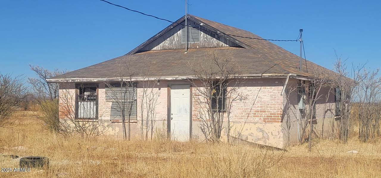 4597 80 Highway - Photo 1