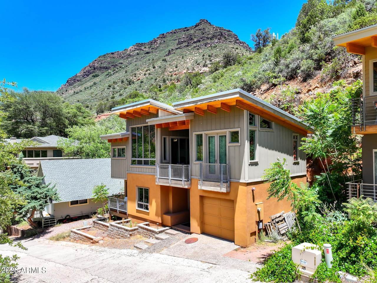 231 Julie Lane - Photo 1