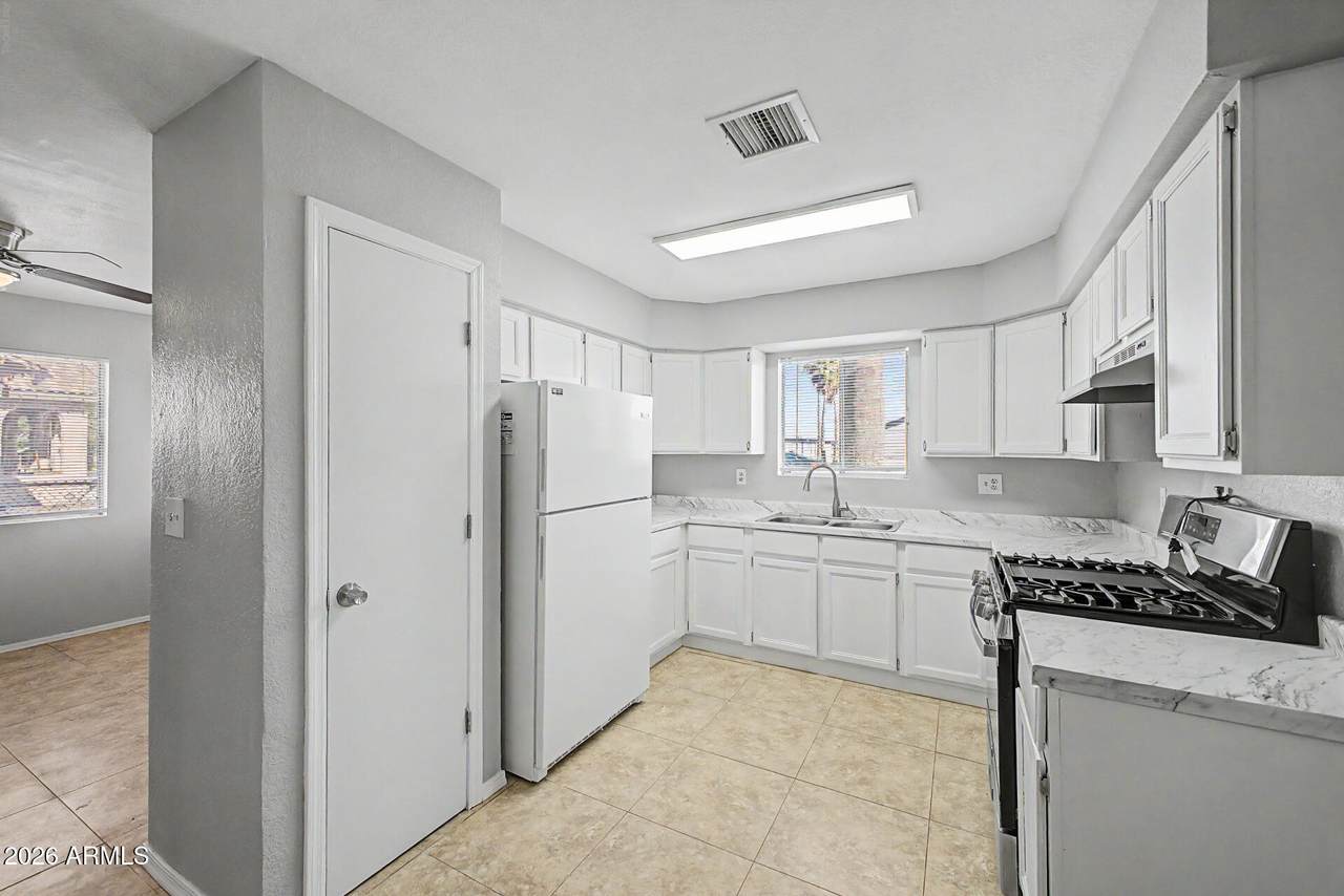 702 12TH Street - Photo 1