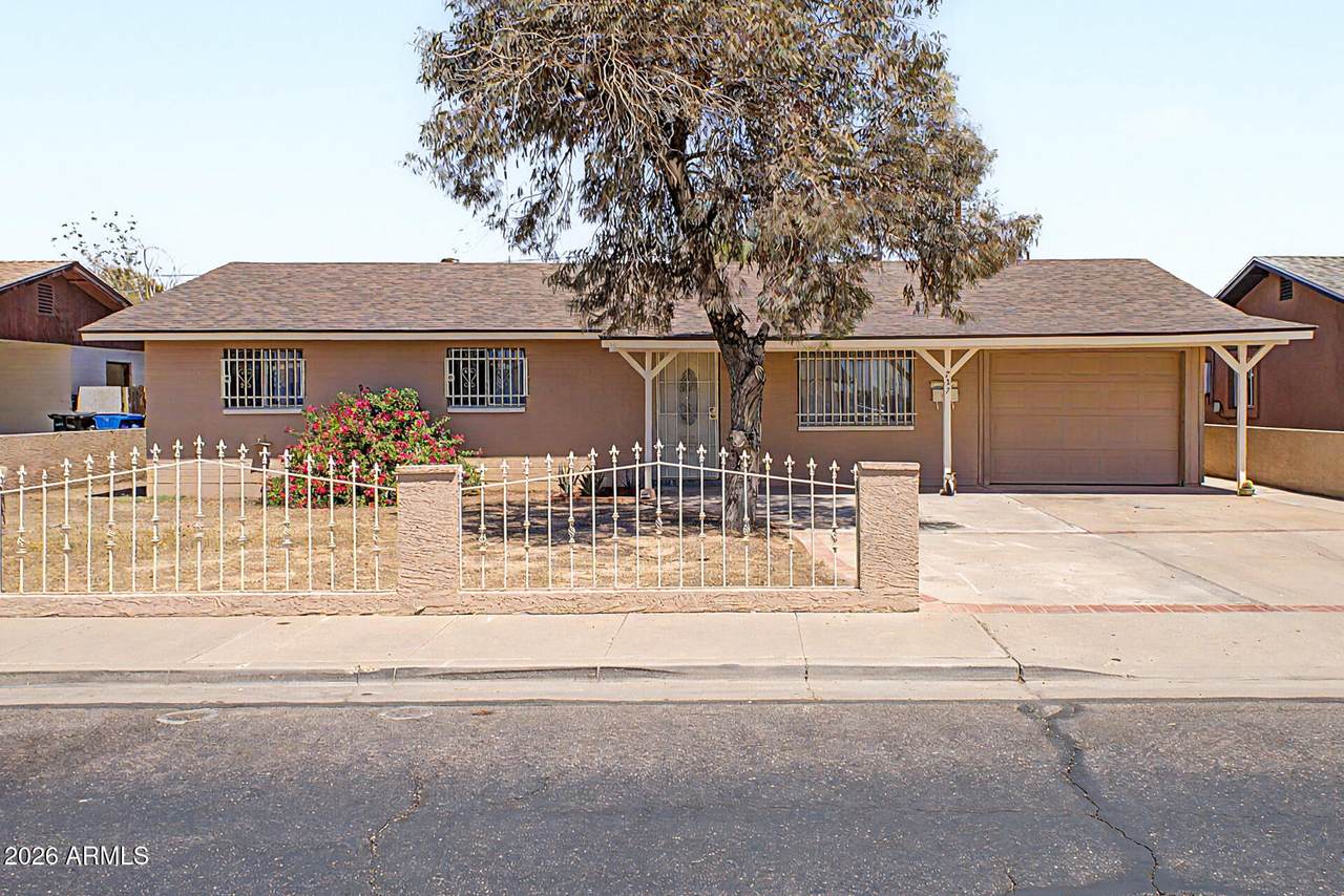 737 Elm - Photo 1