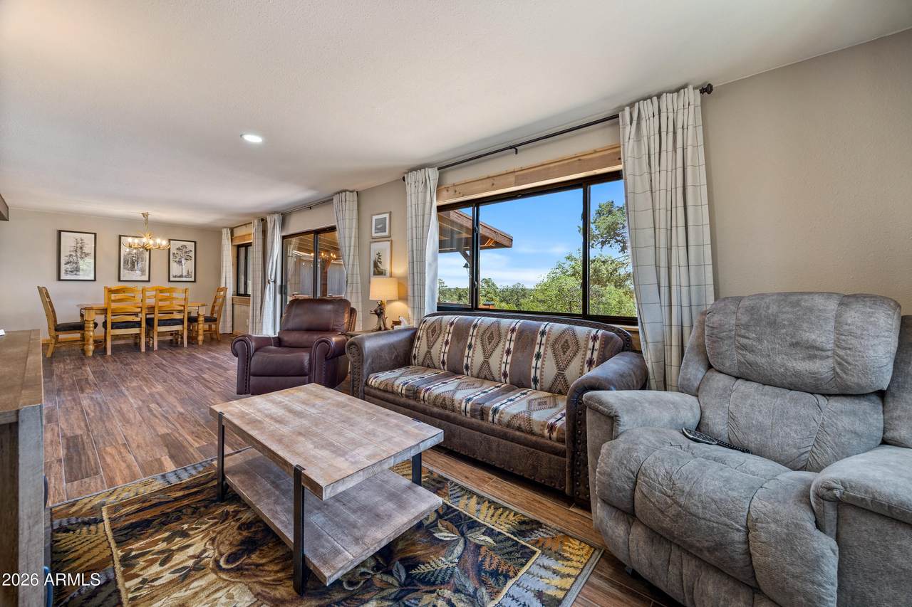 https://bt-photos.global.ssl.fastly.net/armls/1280_boomver_1_7036634-2.jpg