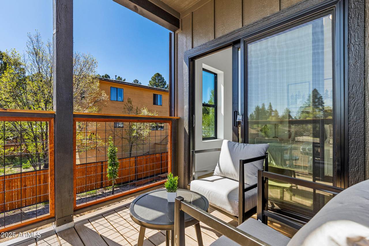 302 Oak Avenue - Photo 1