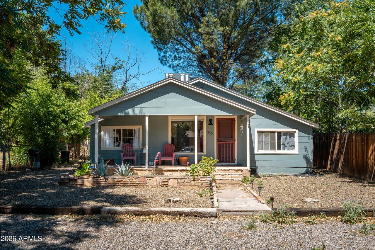 716 6TH Street - Photo 1