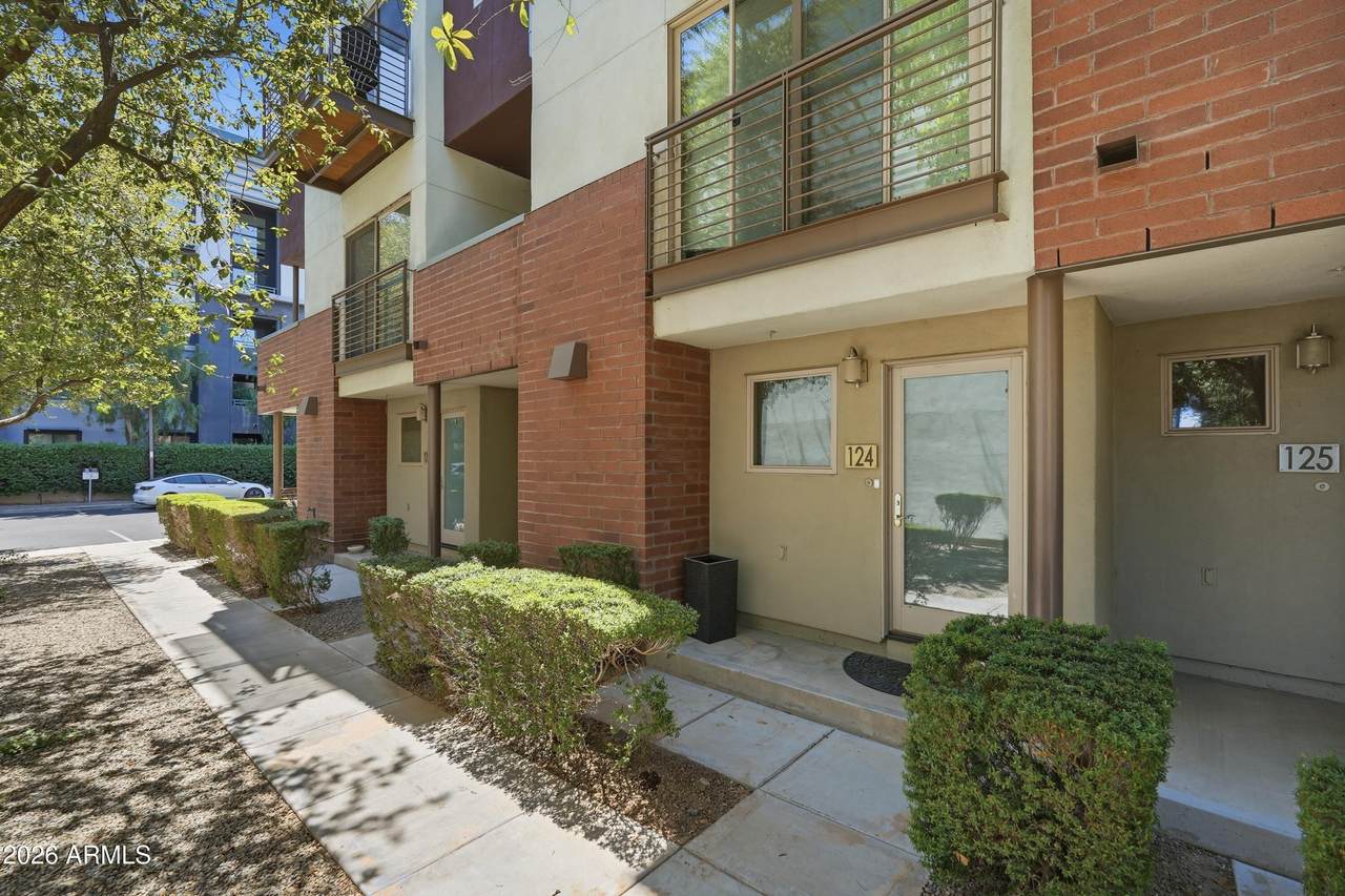 525 Lakeside Drive - Photo 1