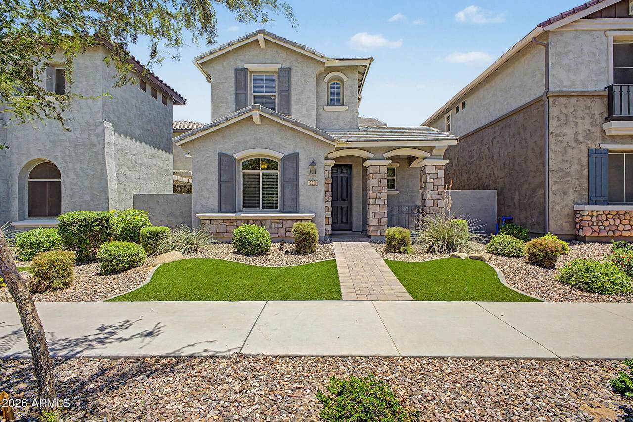 2511 Entwistle Street - Photo 1