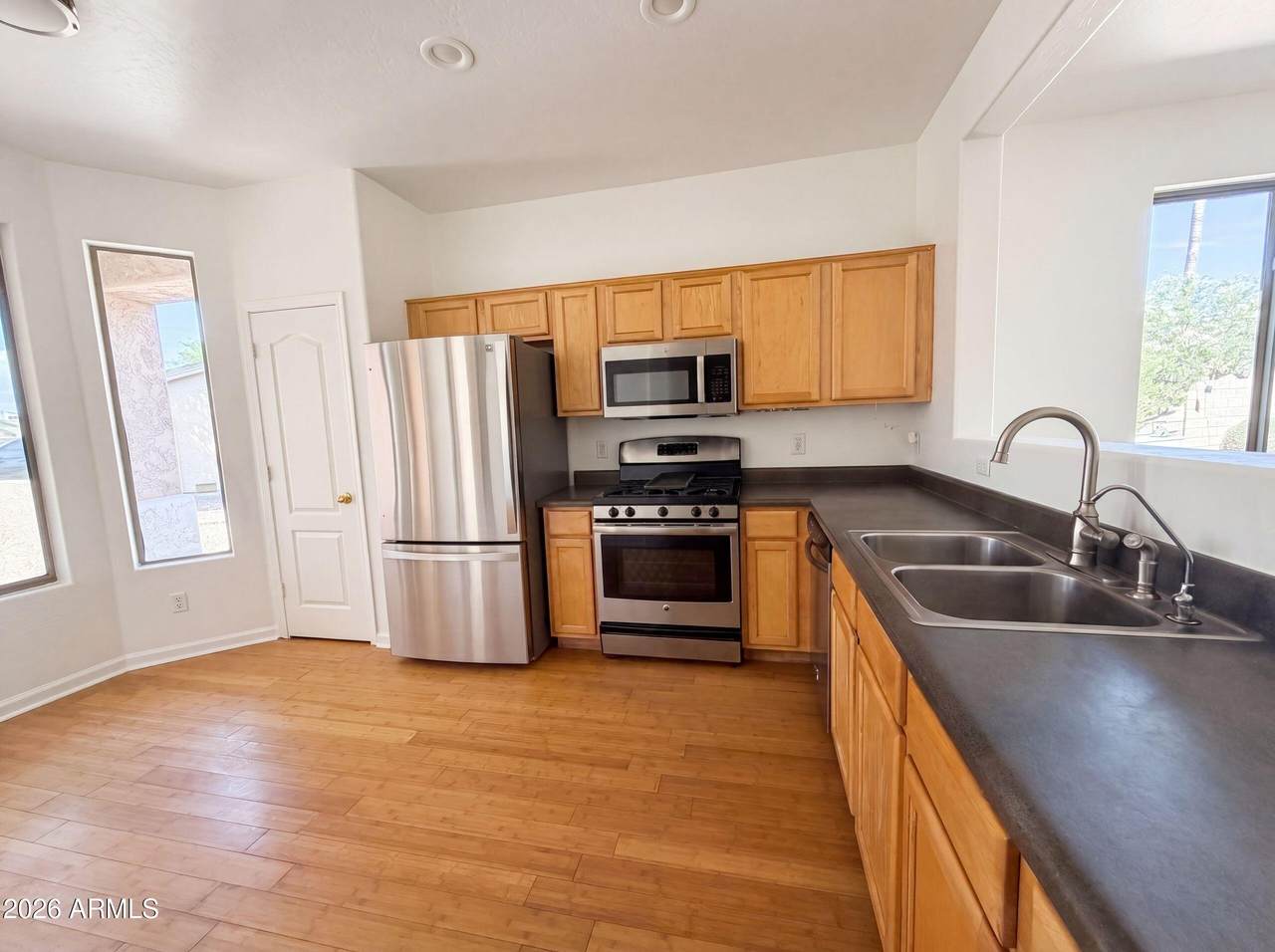 https://bt-photos.global.ssl.fastly.net/armls/1280_boomver_1_7044464-2.jpg