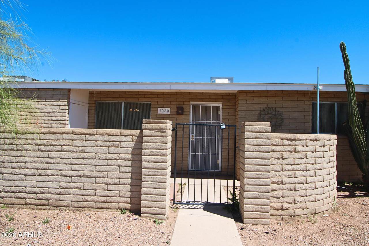 1020 Pueblo Drive - Photo 1
