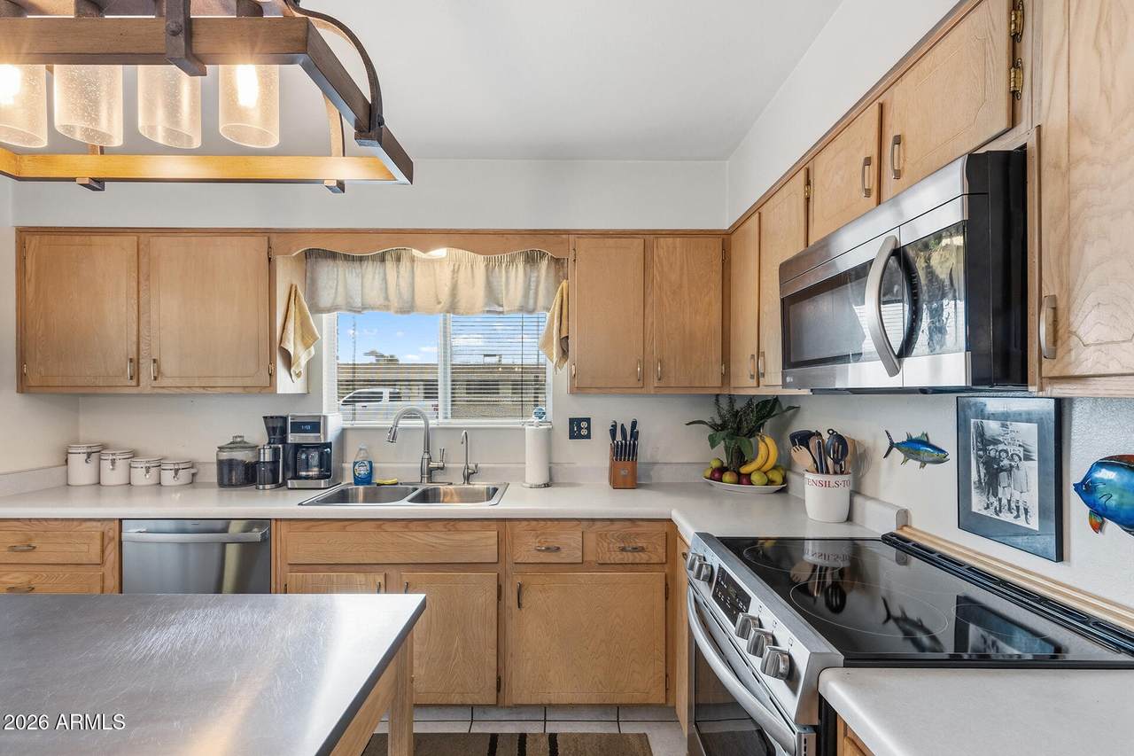 https://bt-photos.global.ssl.fastly.net/armls/1280_boomver_1_7046076-2.jpg