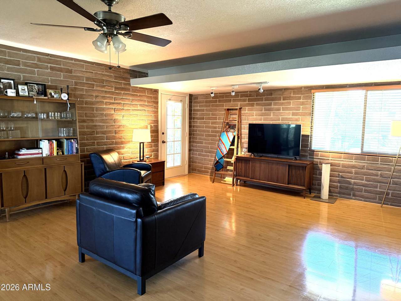 https://bt-photos.global.ssl.fastly.net/armls/1280_boomver_1_7046224-2.jpg