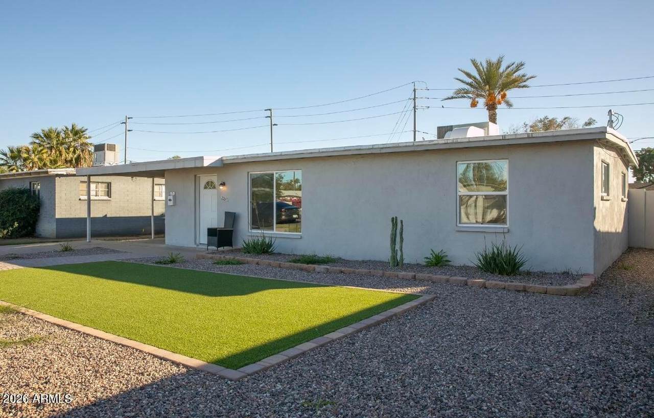 2205 Cambridge Avenue - Photo 1