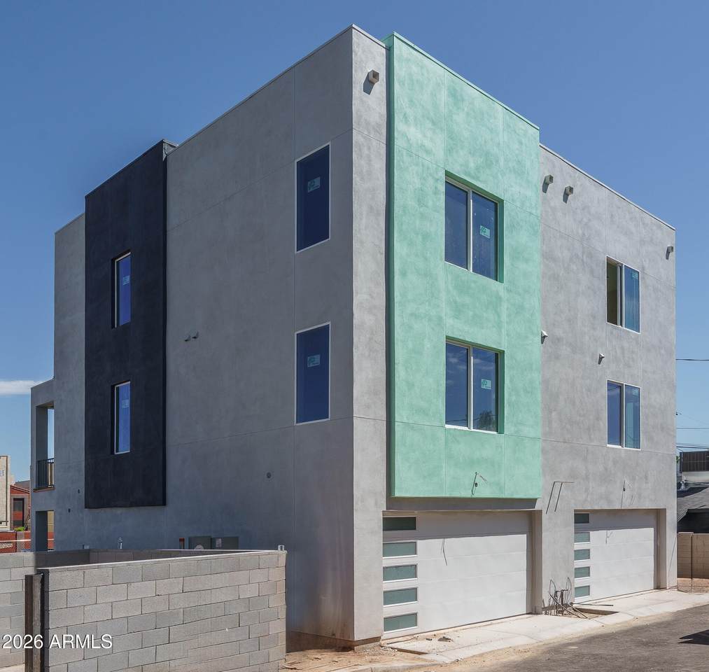 2601 Clarendon Avenue - Photo 1