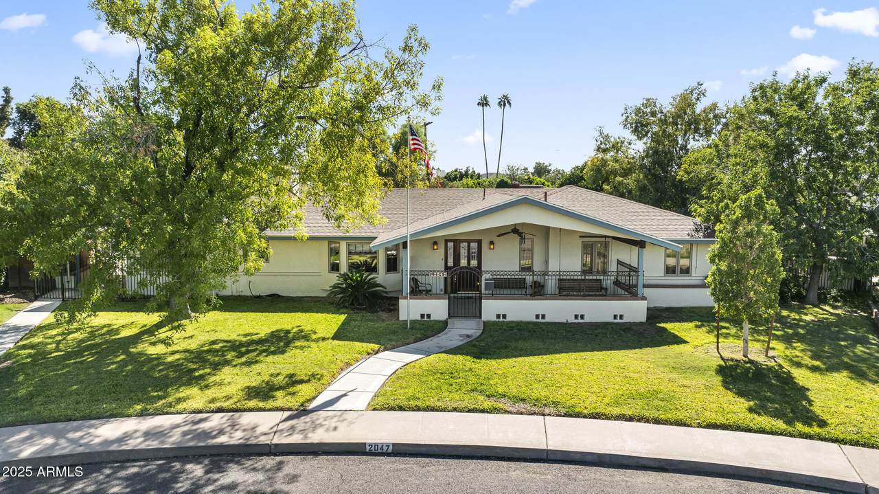2047 Cambridge Avenue - Photo 1