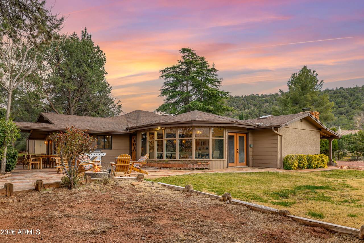 385 Rockridge Drive - Photo 1