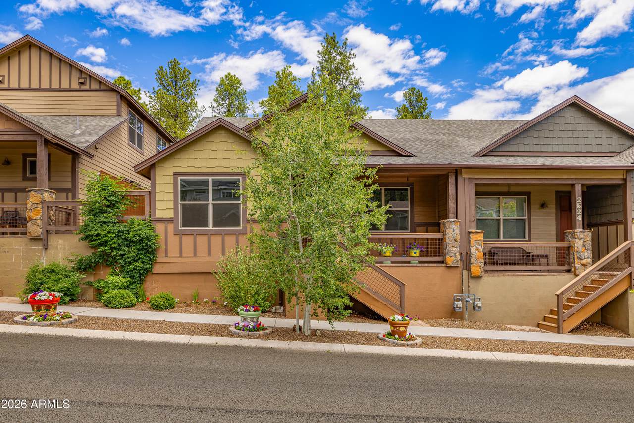 2526 Josselyn Drive - Photo 1