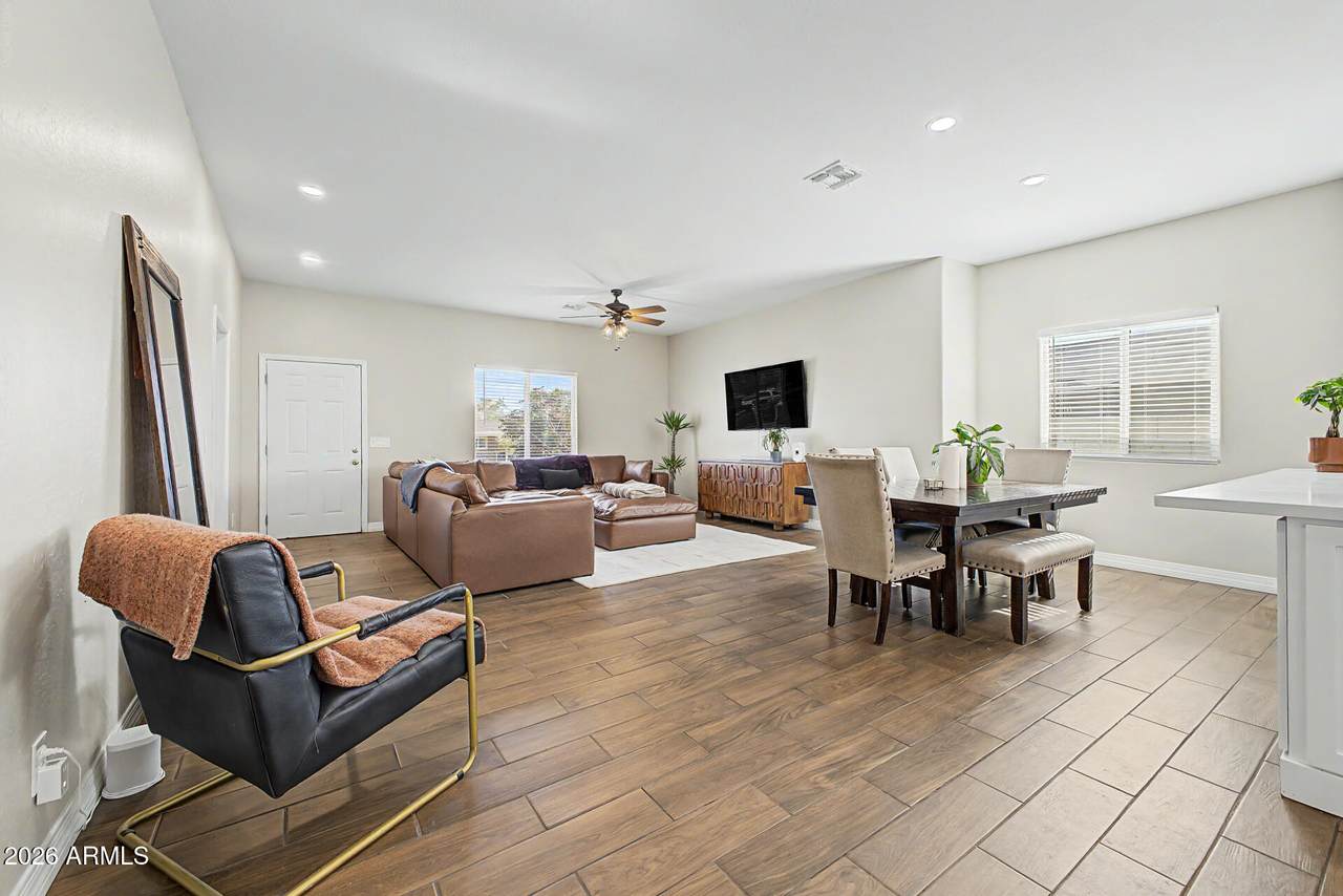 https://bt-photos.global.ssl.fastly.net/armls/1280_boomver_1_7051997-2.jpg