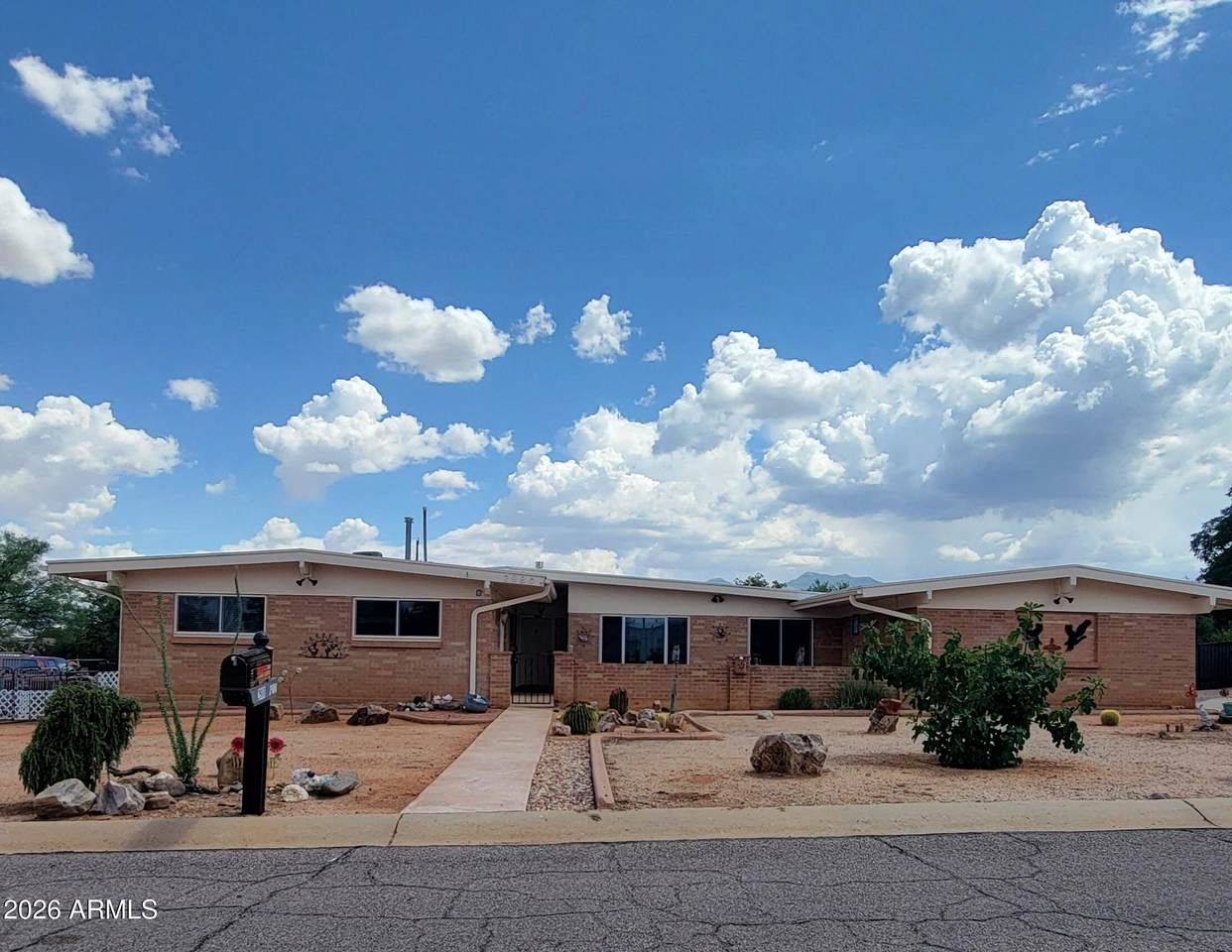 2980 Oriole Drive - Photo 1