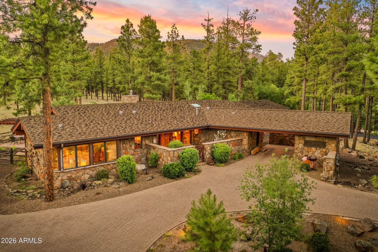 2901 Creekside Drive - Photo 1