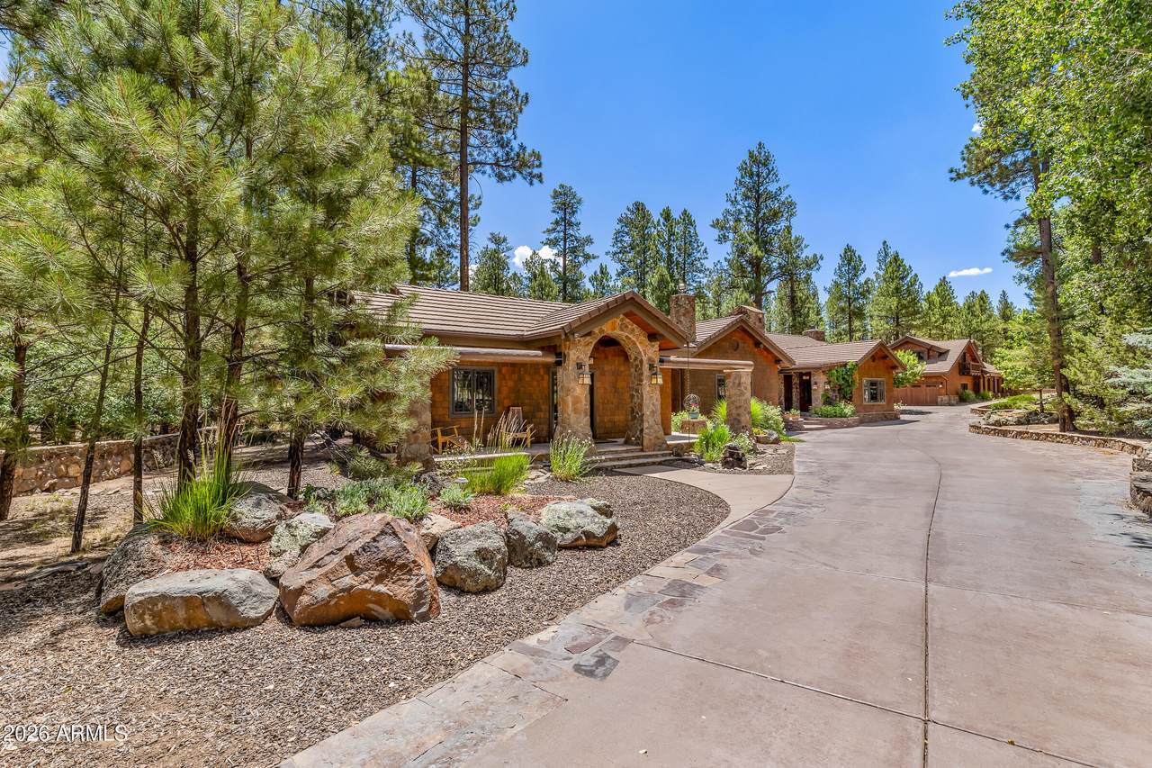 2912 Creekside Drive - Photo 1