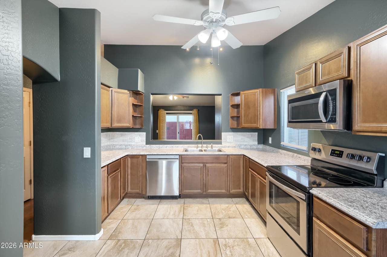 https://bt-photos.global.ssl.fastly.net/armls/1280_boomver_1_7054869-2.jpg