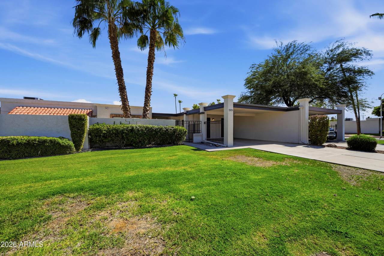 2905 Glendale Avenue - Photo 1