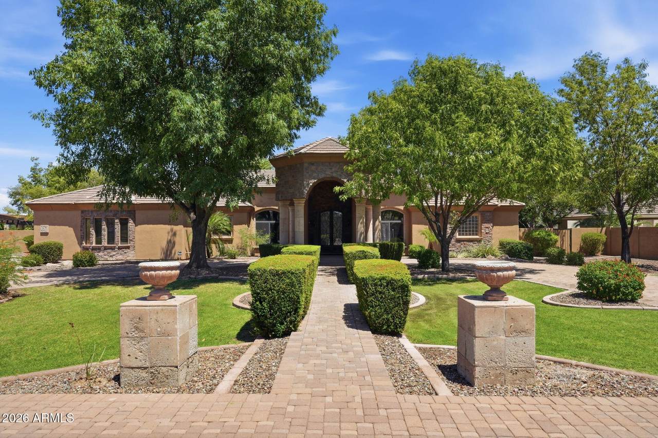 6561 Oakwood Way - Photo 1