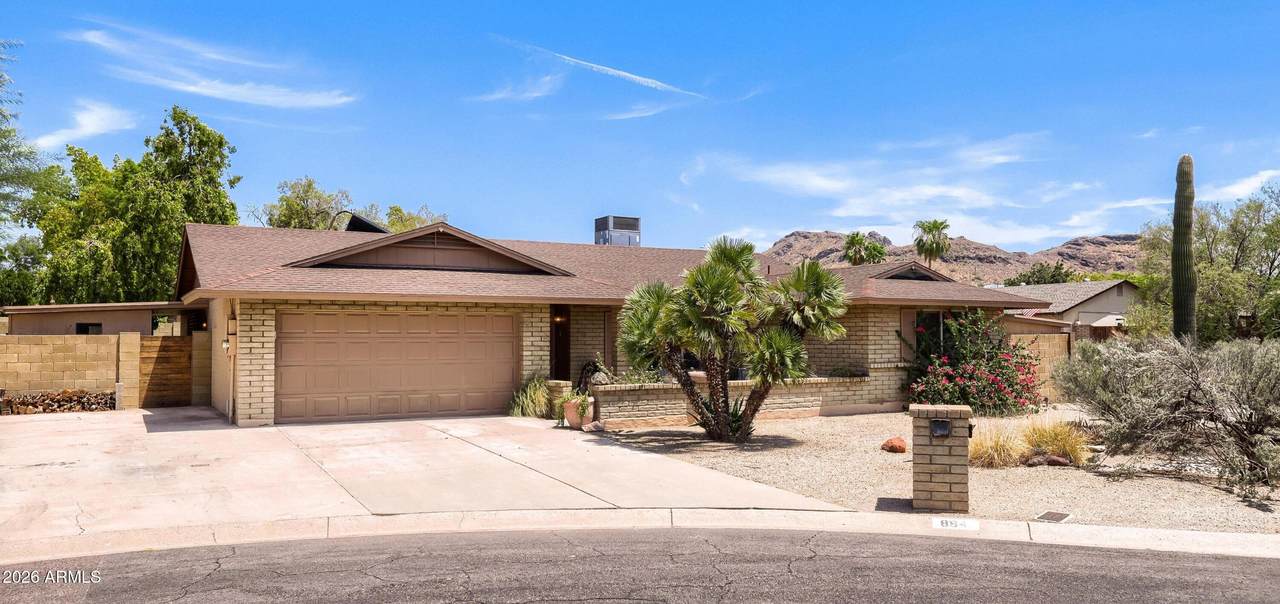 864 Paradise Lane - Photo 1