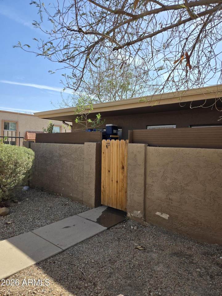 925 Peoria Avenue - Photo 1