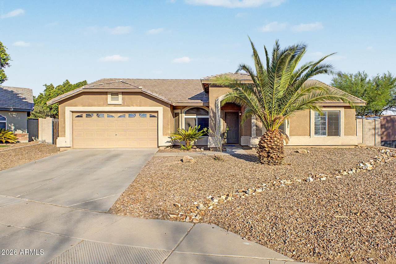 561 Hastings - Photo 1