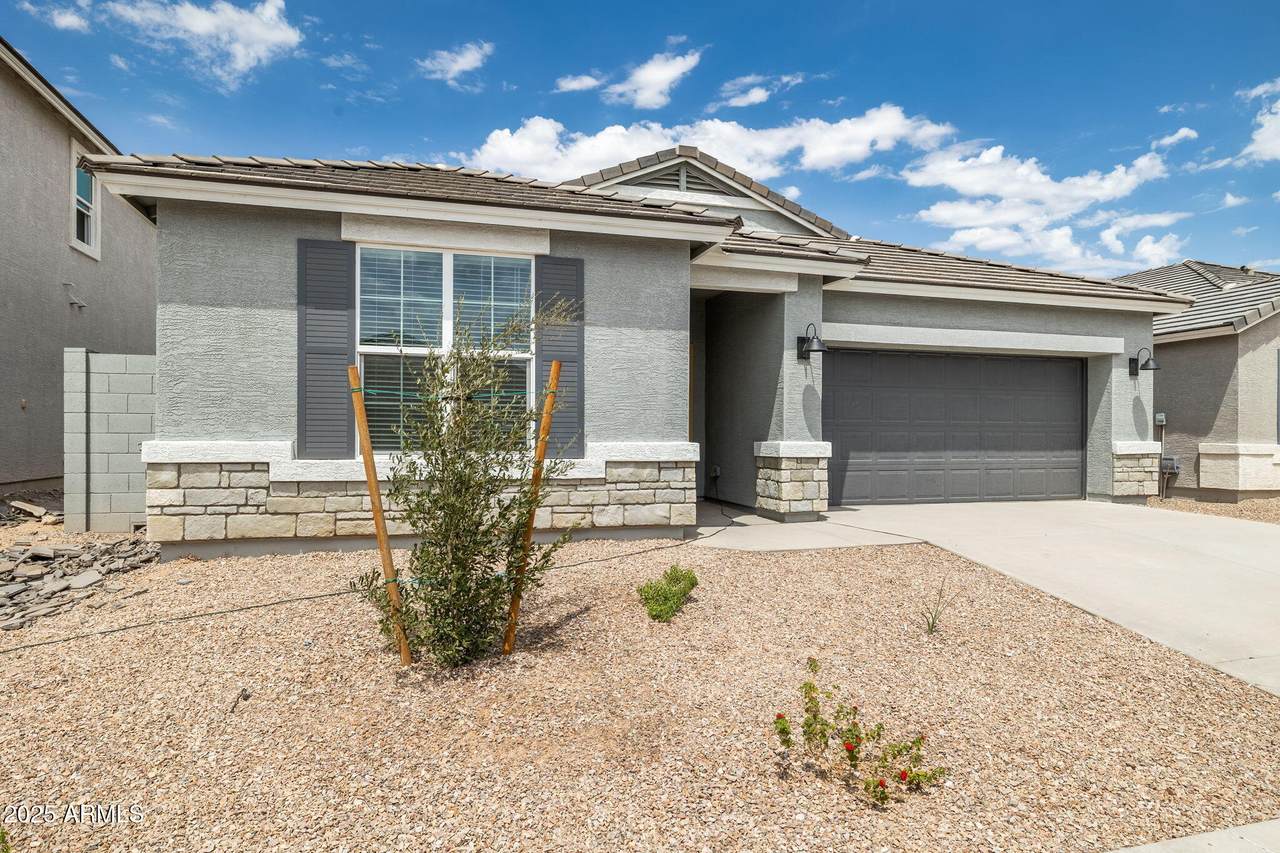 10023 176TH Avenue - Photo 1