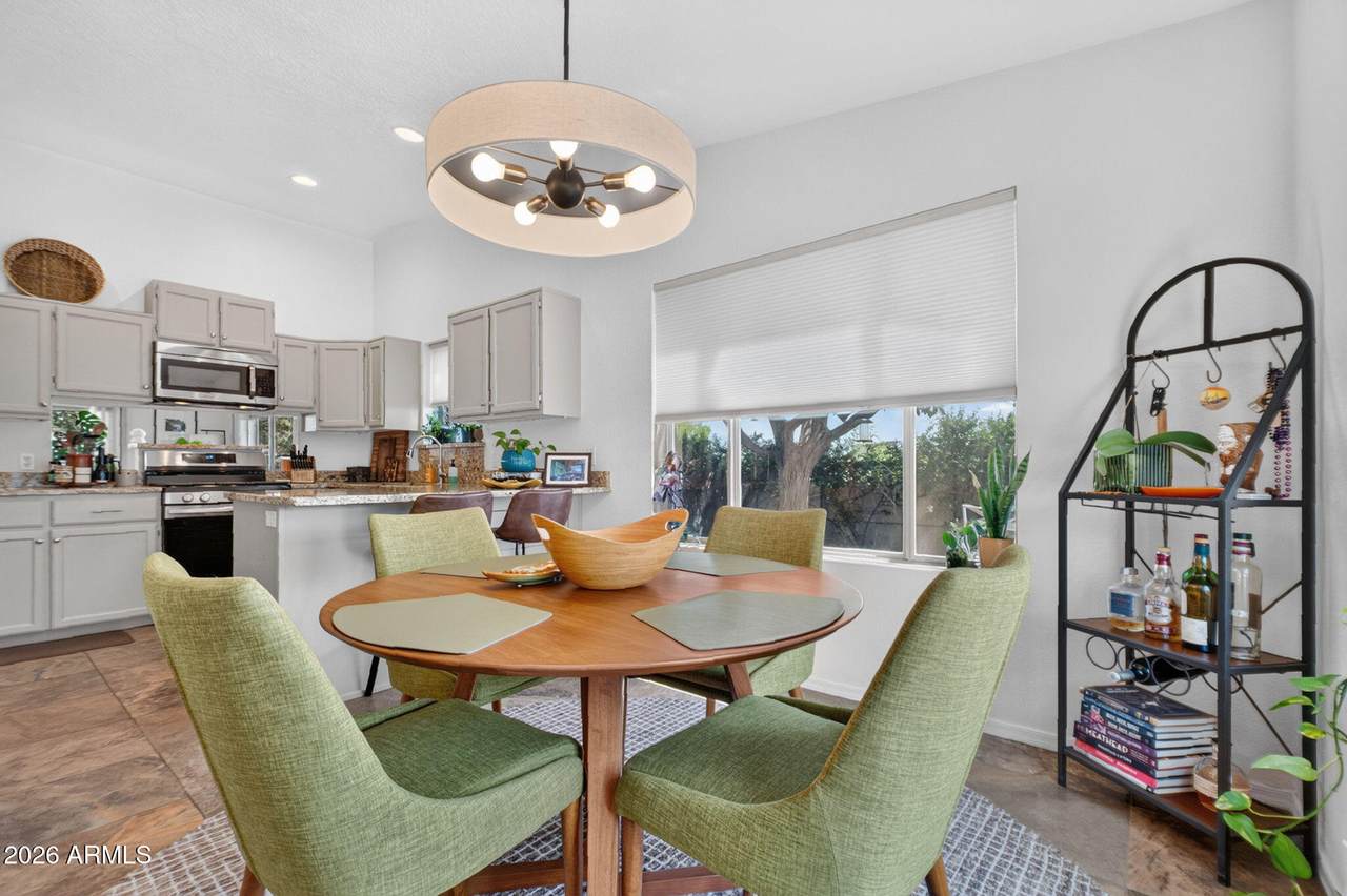 https://bt-photos.global.ssl.fastly.net/armls/1280_boomver_1_7066593-2.jpg