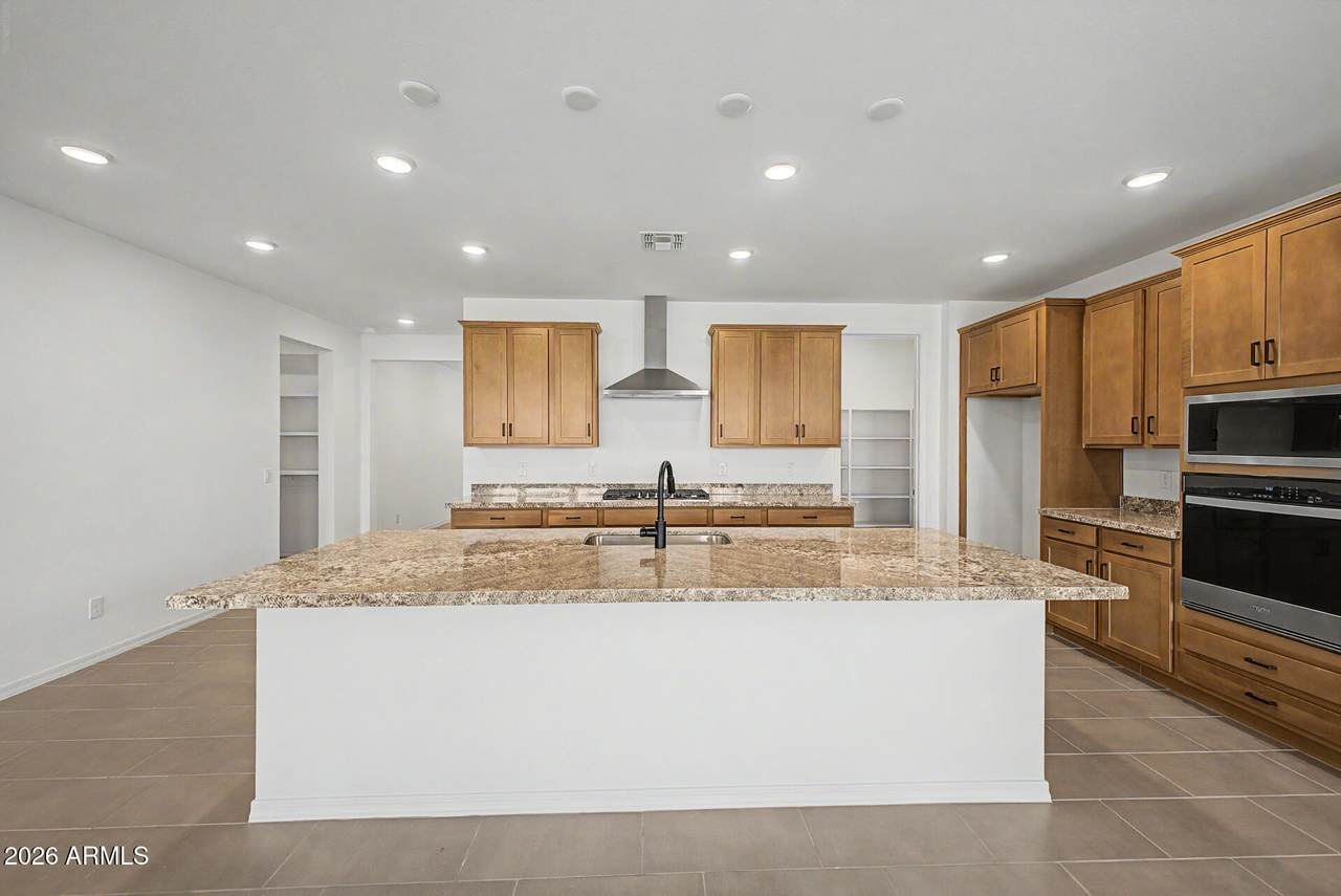 https://bt-photos.global.ssl.fastly.net/armls/1280_boomver_1_7069226-2.jpg