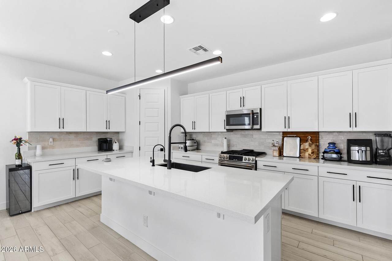 4007 101ST Drive - Photo 1